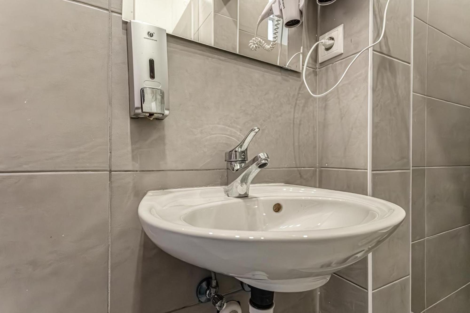 Lovely 1Br Apt. Near Akh Hospital Wien Eksteriør billede